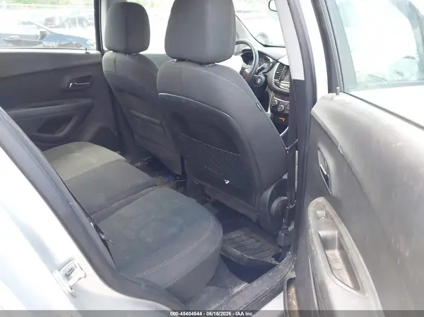 KL7CJKSB8JB647866 2018 CHEVROLET TRAX - Image 8