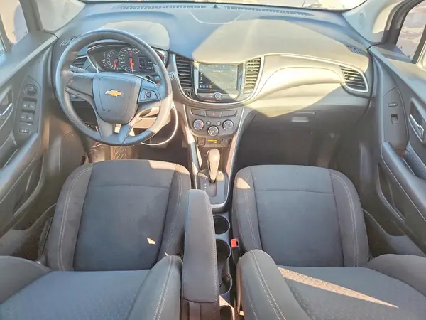 KL7CJKSB8JB699143 2018 CHEVROLET TRAX - Image 8