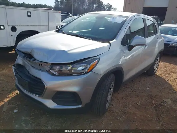 KL7CJKSB8JB709539 2018 CHEVROLET TRAX - Image 2