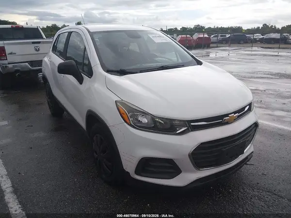 KL7CJKSB8JB721805 2018 CHEVROLET TRAX - Image 1