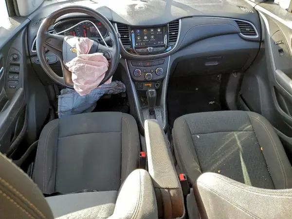 KL7CJKSB8JB732609 2018 CHEVROLET TRAX - Image 8