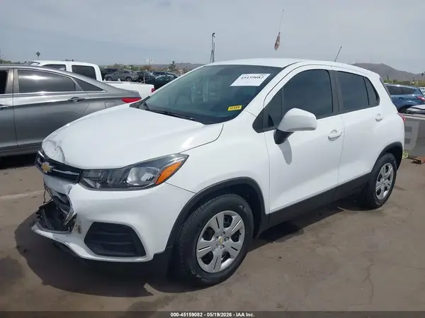 KL7CJKSB8JB733260 2018 CHEVROLET TRAX - Image 2