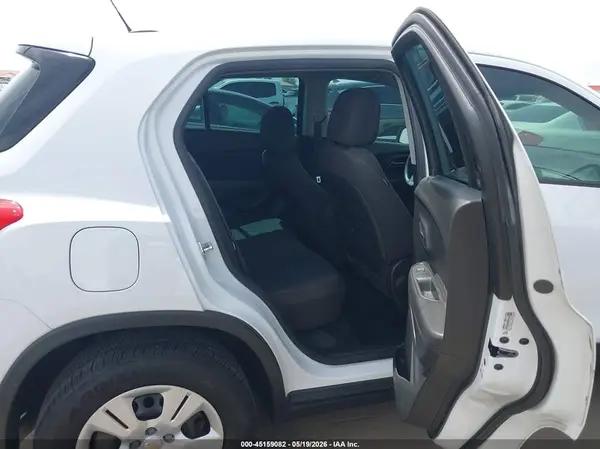 KL7CJKSB8JB733260 2018 CHEVROLET TRAX - Image 8