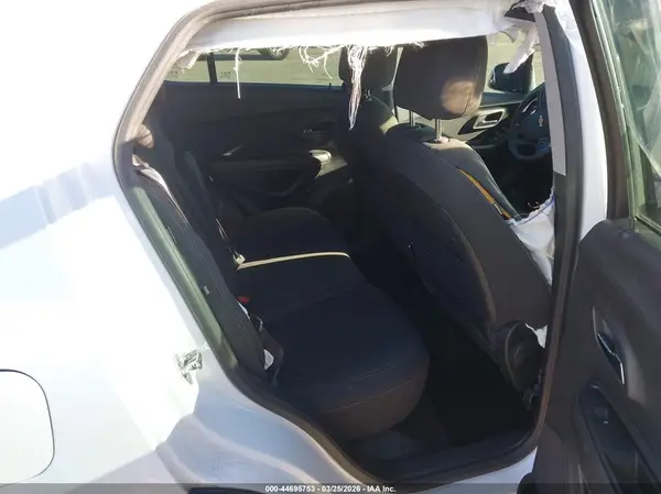 KL7CJKSB8JB733680 2018 CHEVROLET TRAX - Image 8