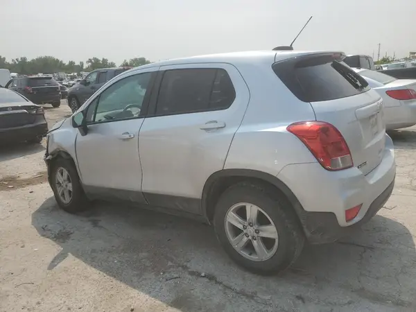 KL7CJKSB8LB021527 2020 CHEVROLET TRAX - Image 2