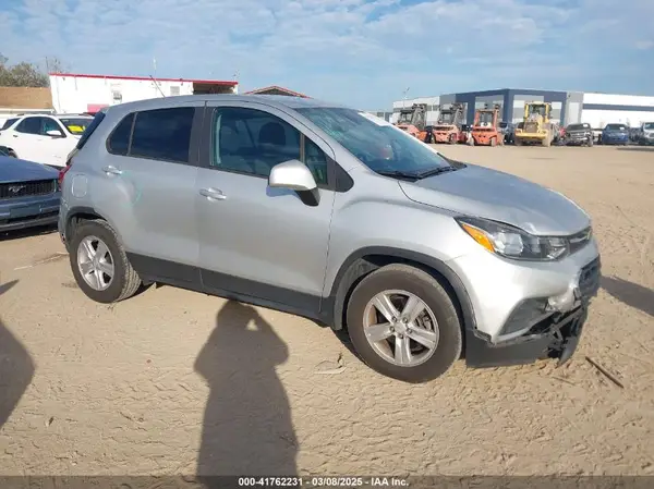 KL7CJKSB8LB022726 2020 CHEVROLET TRAX - Image 1