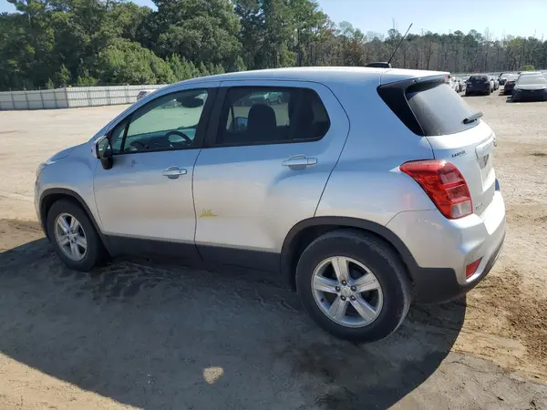 KL7CJKSB8LB023021 2020 CHEVROLET TRAX - Image 2