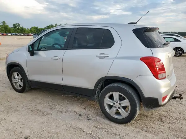 KL7CJKSB8LB025125 2020 CHEVROLET TRAX - Image 2