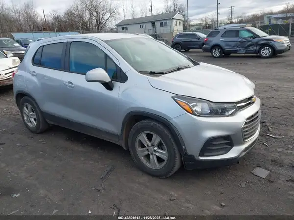 KL7CJKSB8LB029238 2020 CHEVROLET TRAX - Image 1