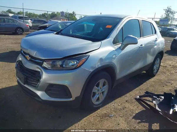KL7CJKSB8LB029563 2020 CHEVROLET TRAX - Image 2