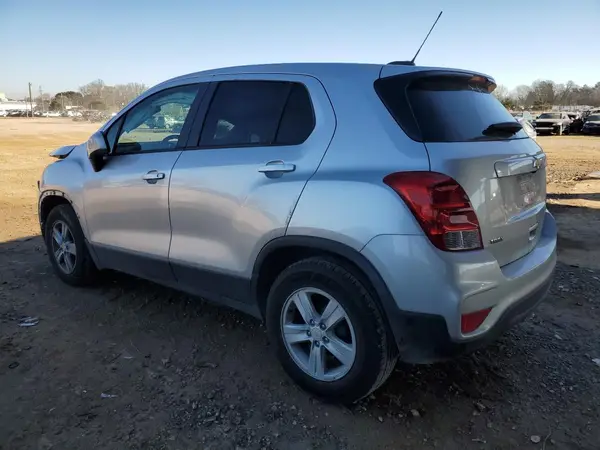 KL7CJKSB8LB032656 2020 CHEVROLET TRAX - Image 2