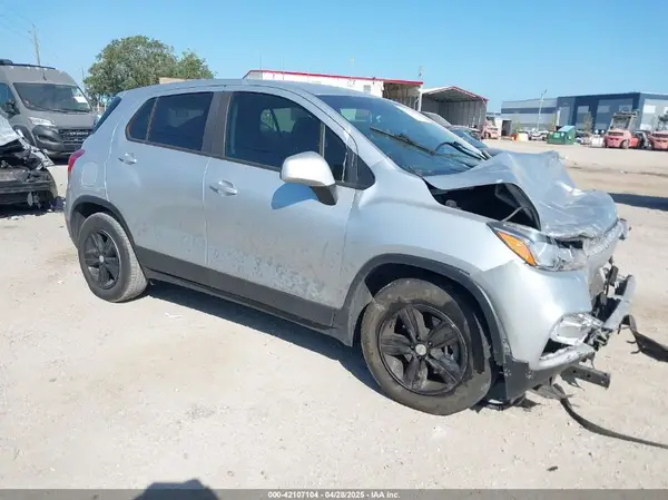 KL7CJKSB8LB033001 2020 CHEVROLET TRAX - Image 1