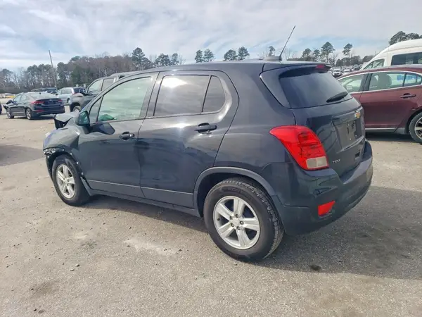 KL7CJKSB8LB033743 2020 CHEVROLET TRAX - Image 2