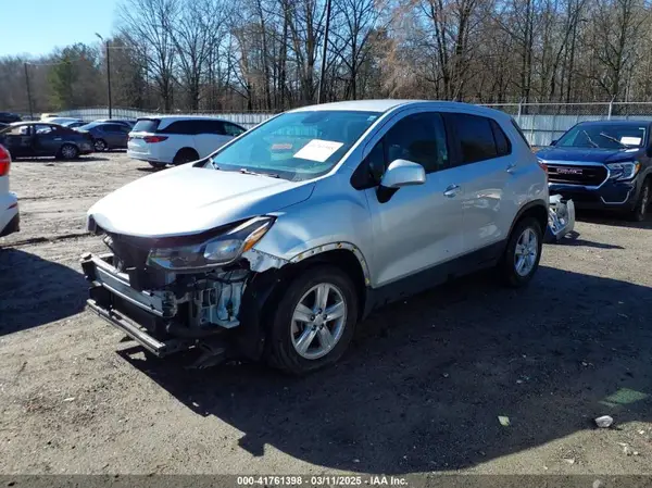 KL7CJKSB8LB037128 2020 CHEVROLET TRAX - Image 2