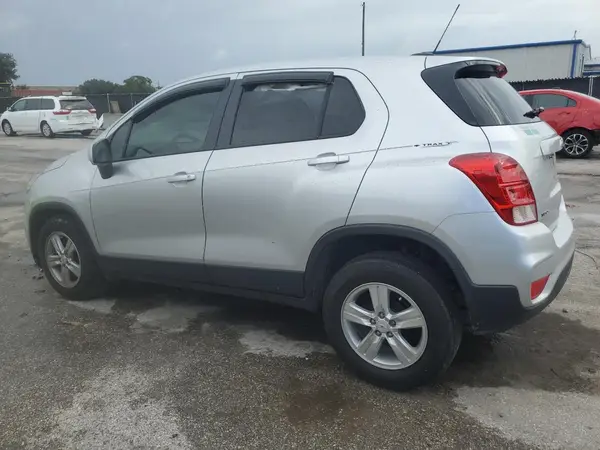 KL7CJKSB8LB037307 2020 CHEVROLET TRAX - Image 2