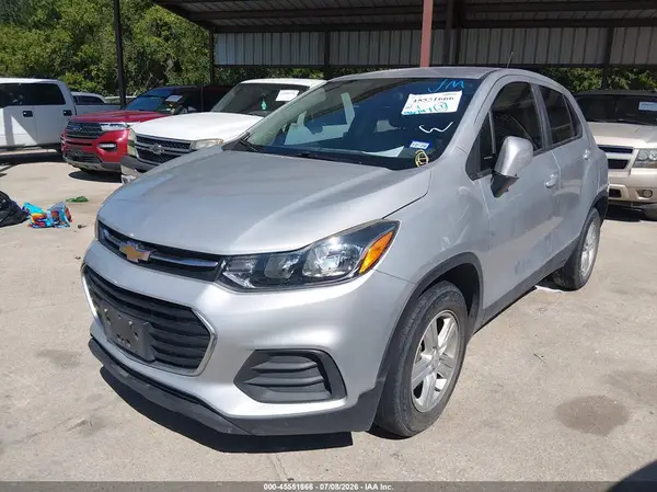 KL7CJKSB8LB039607 2020 CHEVROLET TRAX - Image 2