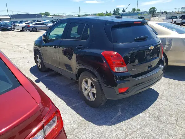 KL7CJKSB8LB041003 2020 CHEVROLET TRAX - Image 2