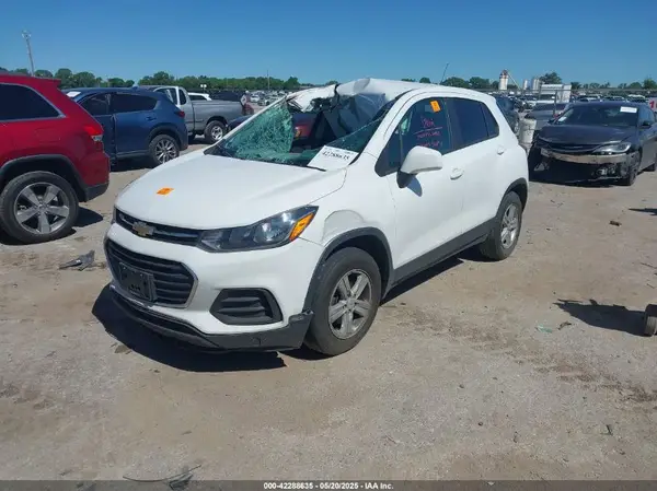 KL7CJKSB8LB052146 2020 CHEVROLET TRAX - Image 2