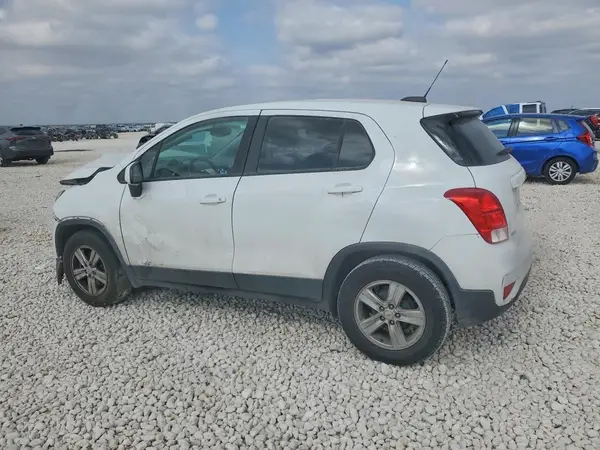 KL7CJKSB8LB060747 2020 CHEVROLET TRAX - Image 2