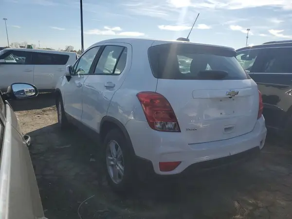KL7CJKSB8LB062742 2020 CHEVROLET TRAX - Image 2
