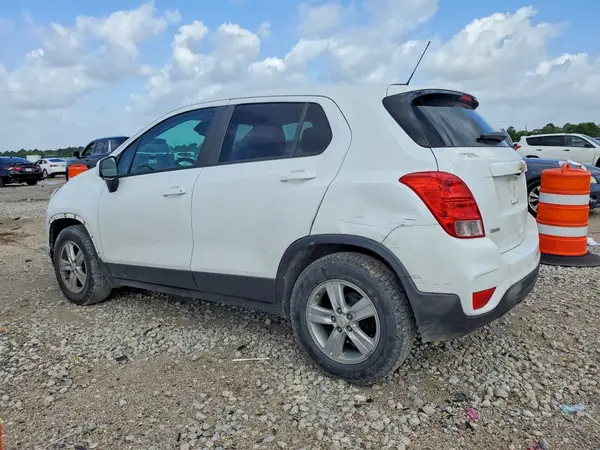 KL7CJKSB8LB063907 2020 CHEVROLET TRAX - Image 2