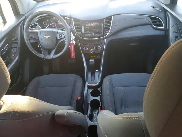 KL7CJKSB8LB063910 2020 CHEVROLET TRAX - Image 8
