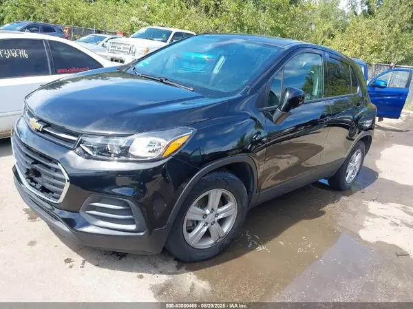 KL7CJKSB8LB063986 2020 CHEVROLET TRAX - Image 2