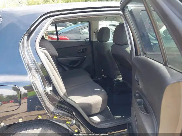 KL7CJKSB8LB063986 2020 CHEVROLET TRAX - Image 8