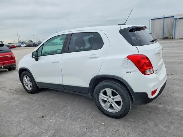 KL7CJKSB8LB064328 2020 CHEVROLET TRAX - Image 2