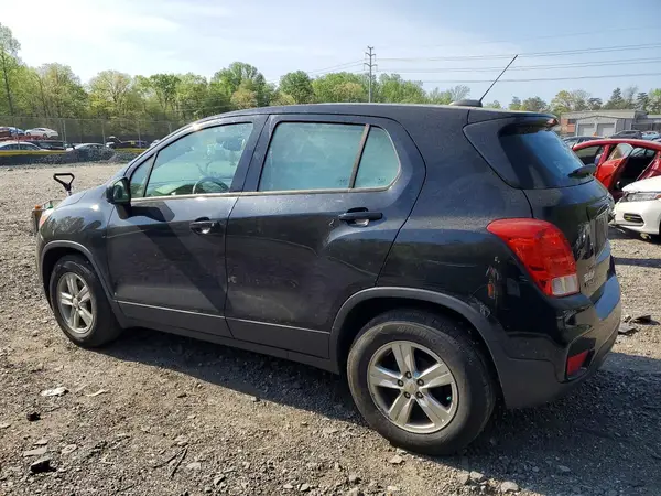 KL7CJKSB8LB075913 2020 CHEVROLET TRAX - Image 2