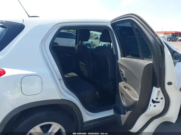 KL7CJKSB8LB082859 2020 CHEVROLET TRAX - Image 8