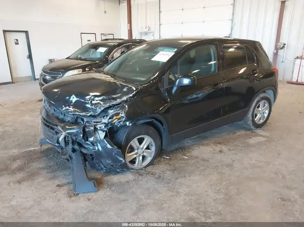 KL7CJKSB8LB088953 2020 CHEVROLET TRAX - Image 2