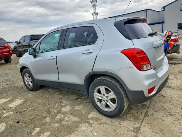KL7CJKSB8LB311590 2020 CHEVROLET TRAX - Image 2