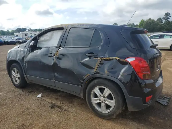 KL7CJKSB8LB319477 2020 CHEVROLET TRAX - Image 2