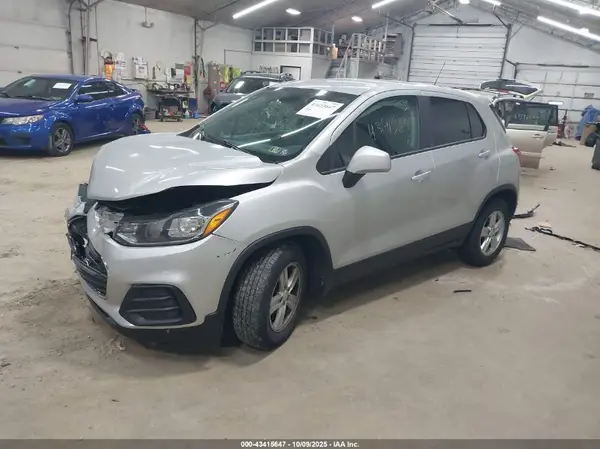 KL7CJKSB8LB319687 2020 CHEVROLET TRAX - Image 2