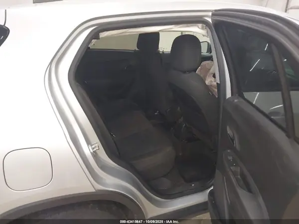 KL7CJKSB8LB319687 2020 CHEVROLET TRAX - Image 8