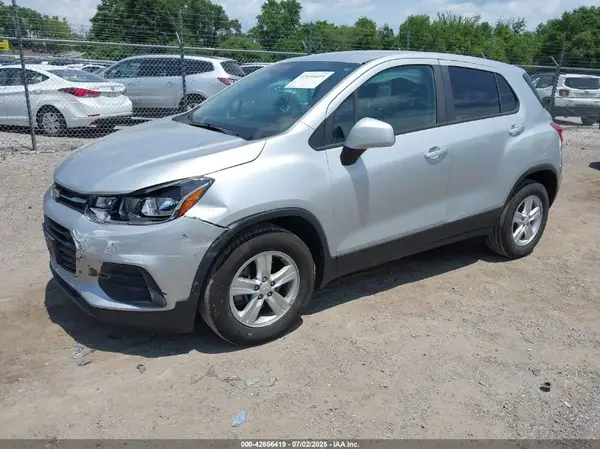 KL7CJKSB8LB325781 2020 CHEVROLET TRAX - Image 2