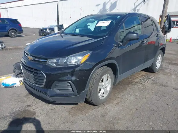 KL7CJKSB8LB326560 2020 CHEVROLET TRAX - Image 2