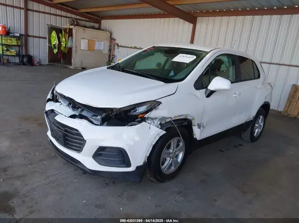 KL7CJKSB8LB328373 2020 CHEVROLET TRAX - Image 2