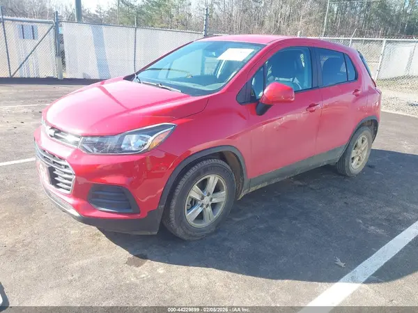 KL7CJKSB8LB332262 2020 CHEVROLET TRAX - Image 2