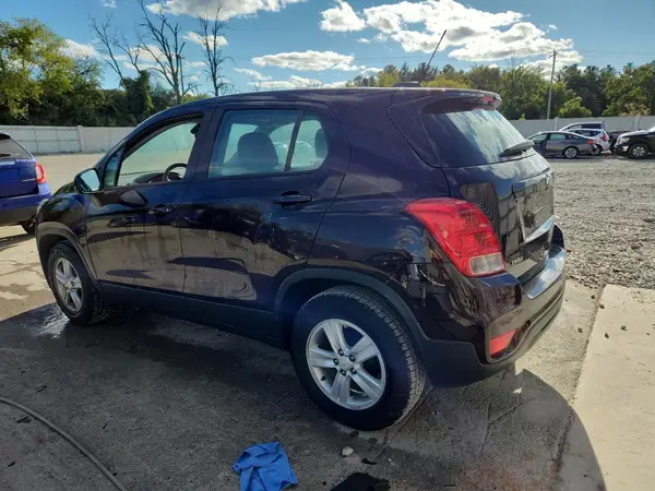 KL7CJKSB8LB341883 2020 CHEVROLET TRAX - Image 2