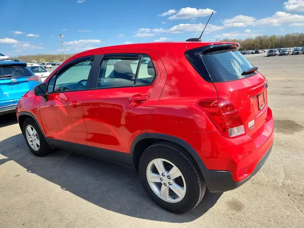 KL7CJKSB8LB344704 2020 CHEVROLET TRAX - Image 2