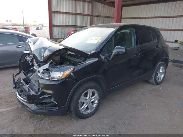 KL7CJKSB8MB300994 2021 CHEVROLET TRAX - Image 2