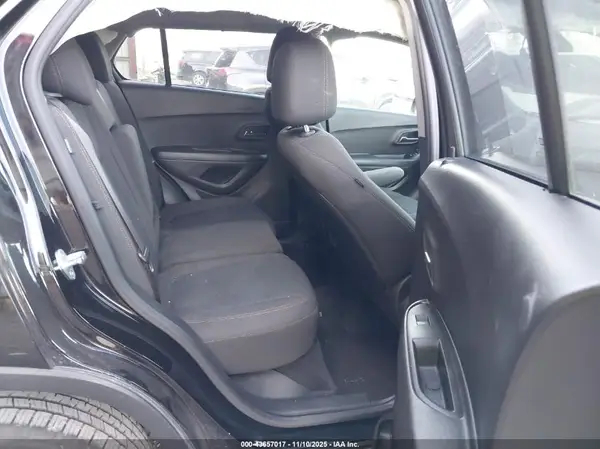 KL7CJKSB8MB300994 2021 CHEVROLET TRAX - Image 8