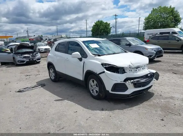 KL7CJKSB8MB302437 2021 CHEVROLET TRAX - Image 1