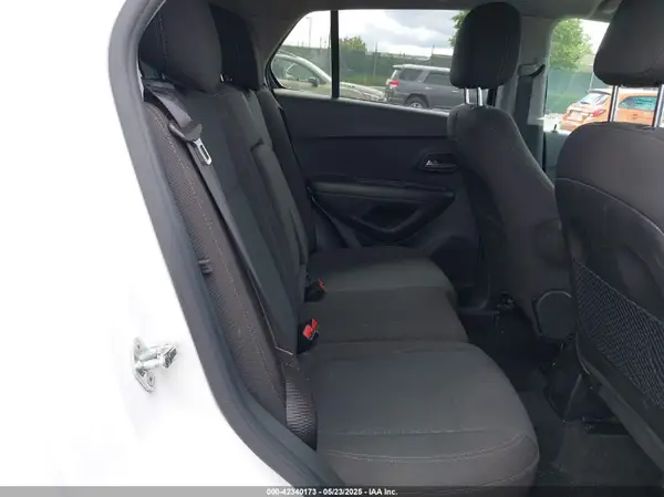 KL7CJKSB8MB302437 2021 CHEVROLET TRAX - Image 8