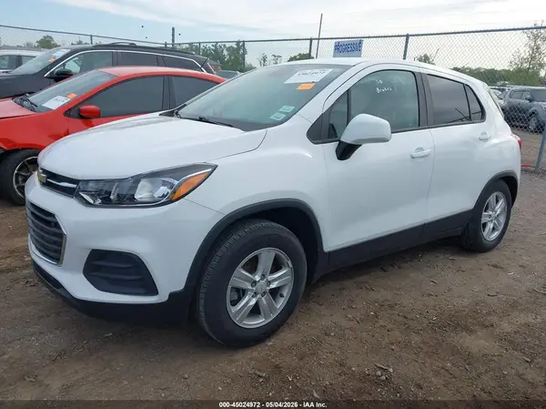 KL7CJKSB8MB302857 2021 CHEVROLET TRAX - Image 2