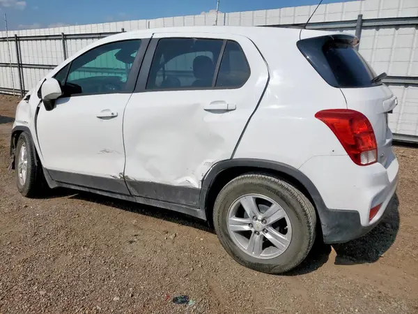 KL7CJKSB8MB302888 2021 CHEVROLET TRAX - Image 2