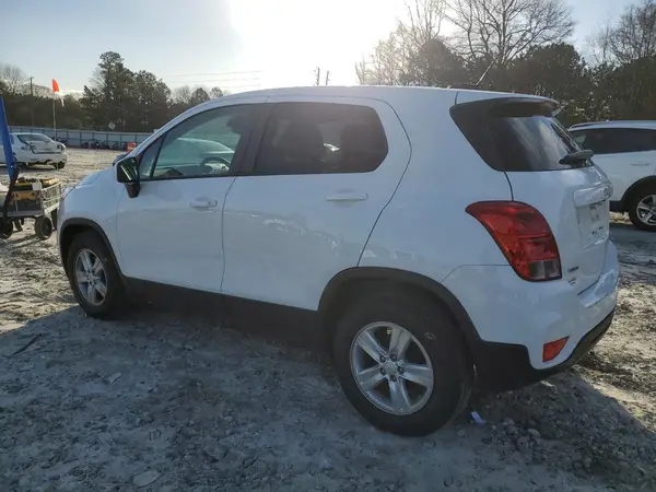 KL7CJKSB8MB304138 2021 CHEVROLET TRAX - Image 2