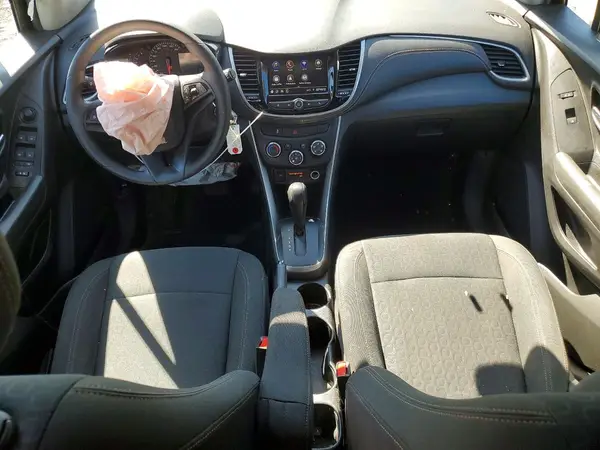 KL7CJKSB8MB305712 2021 CHEVROLET TRAX - Image 8